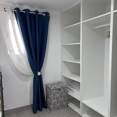 Casa Amanda Apartament, Tamaide アパート *